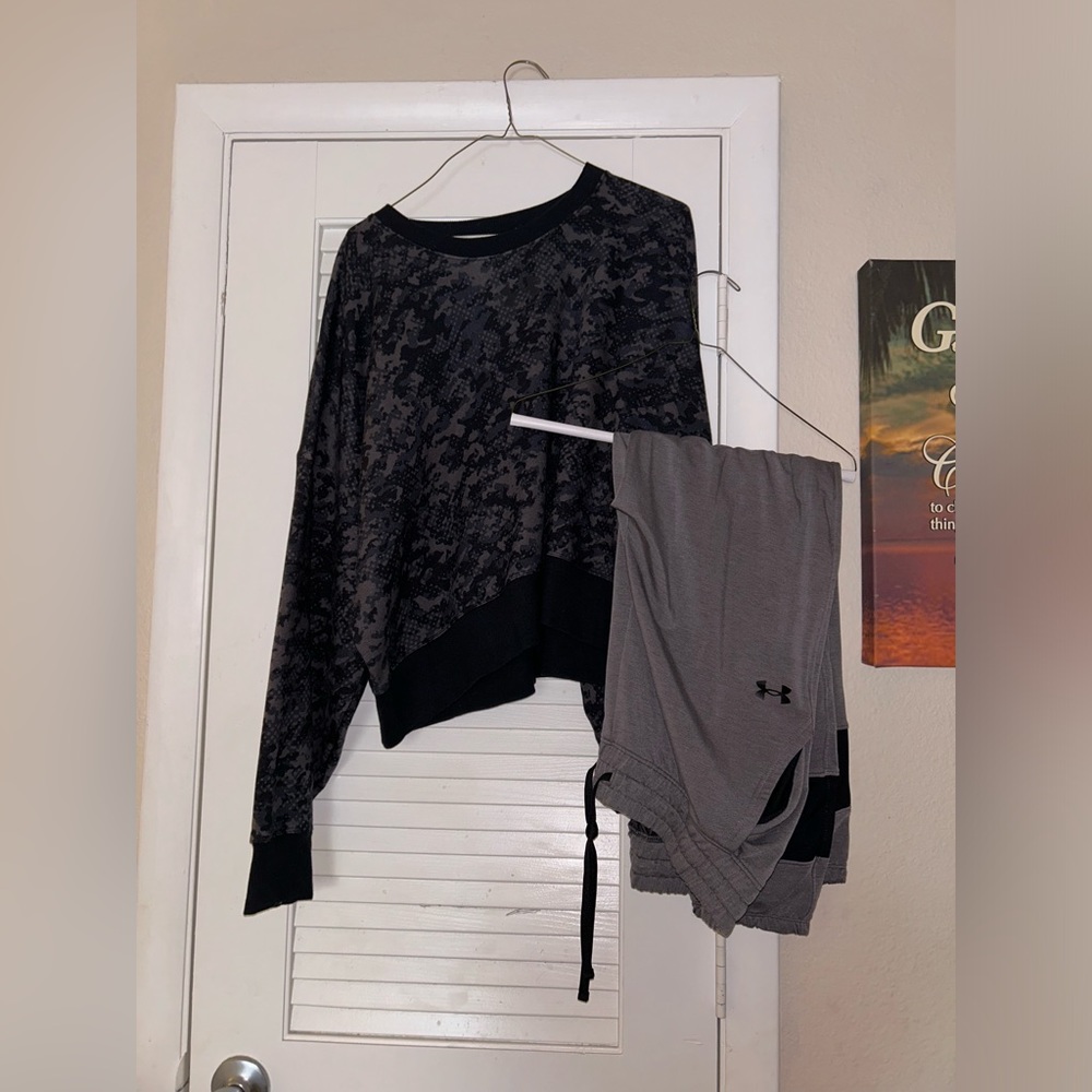 Under armor 2 peice. - Picture 8 of 9